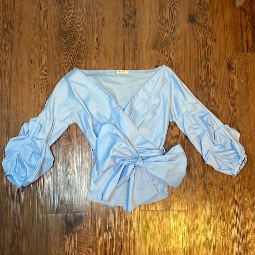 Light blue bow tie top, size small